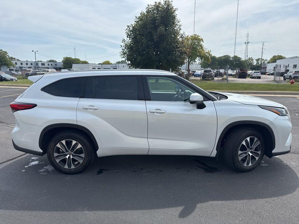 used 2022 Toyota Highlander car, priced at $36,539