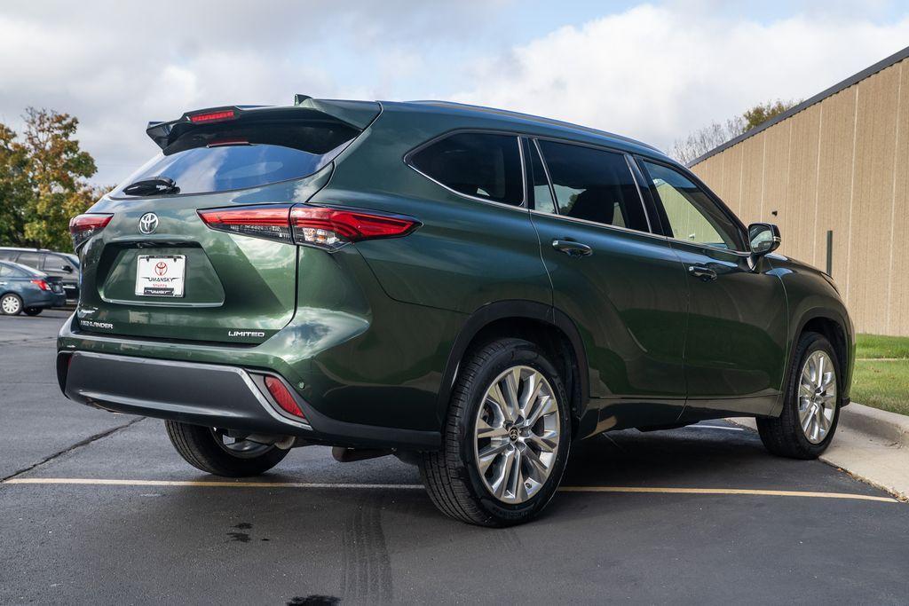 used 2023 Toyota Highlander car, priced at $36,543