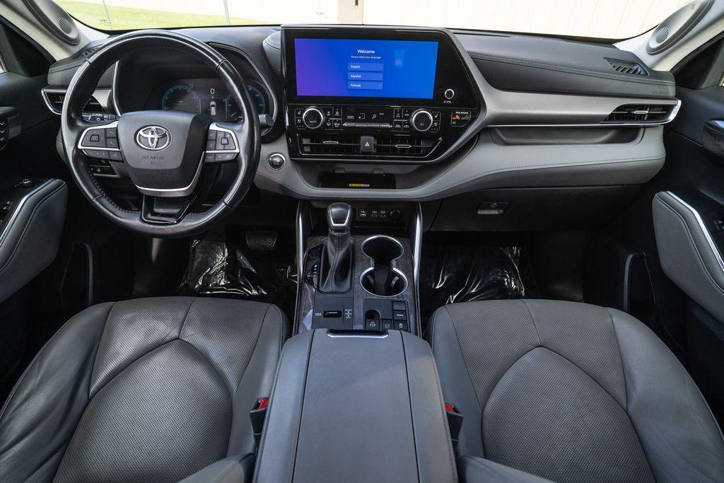 used 2023 Toyota Highlander car, priced at $36,543