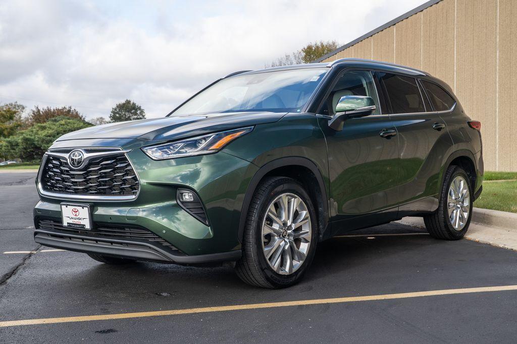 used 2023 Toyota Highlander car, priced at $36,543