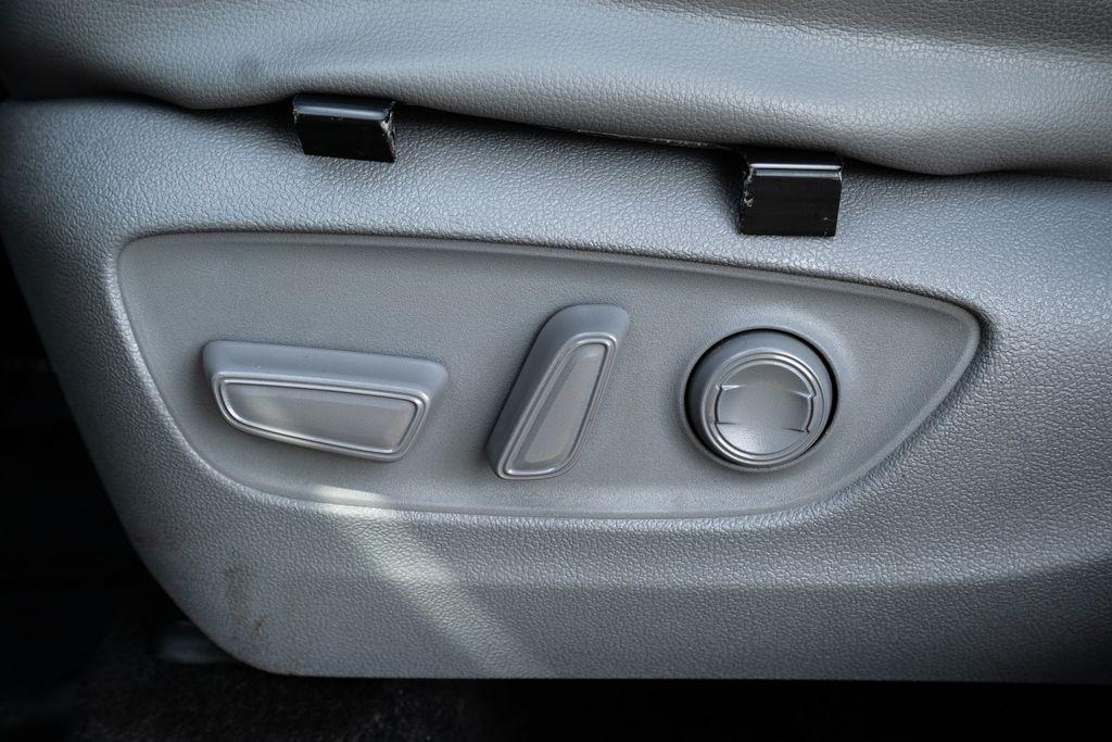 used 2023 Toyota Highlander car, priced at $36,543