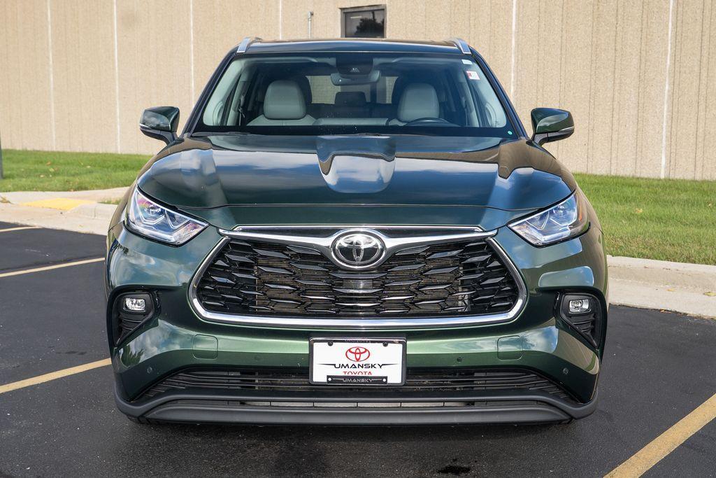 used 2023 Toyota Highlander car, priced at $36,543
