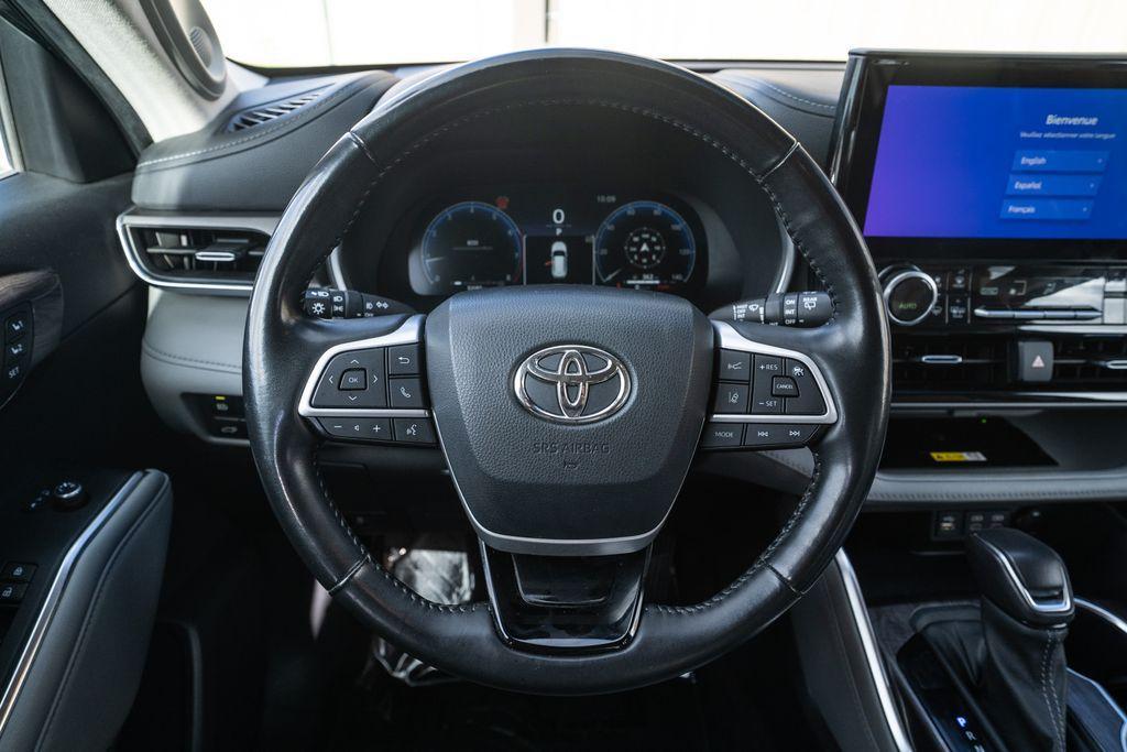 used 2023 Toyota Highlander car, priced at $36,543