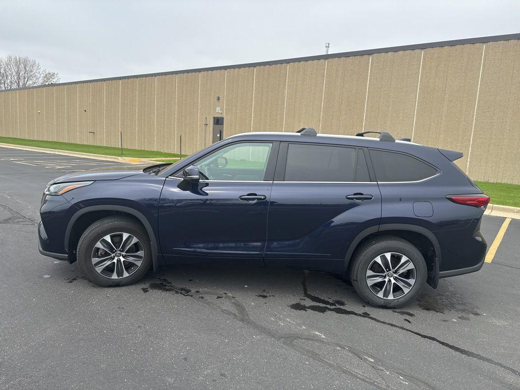 used 2022 Toyota Highlander car, priced at $36,325