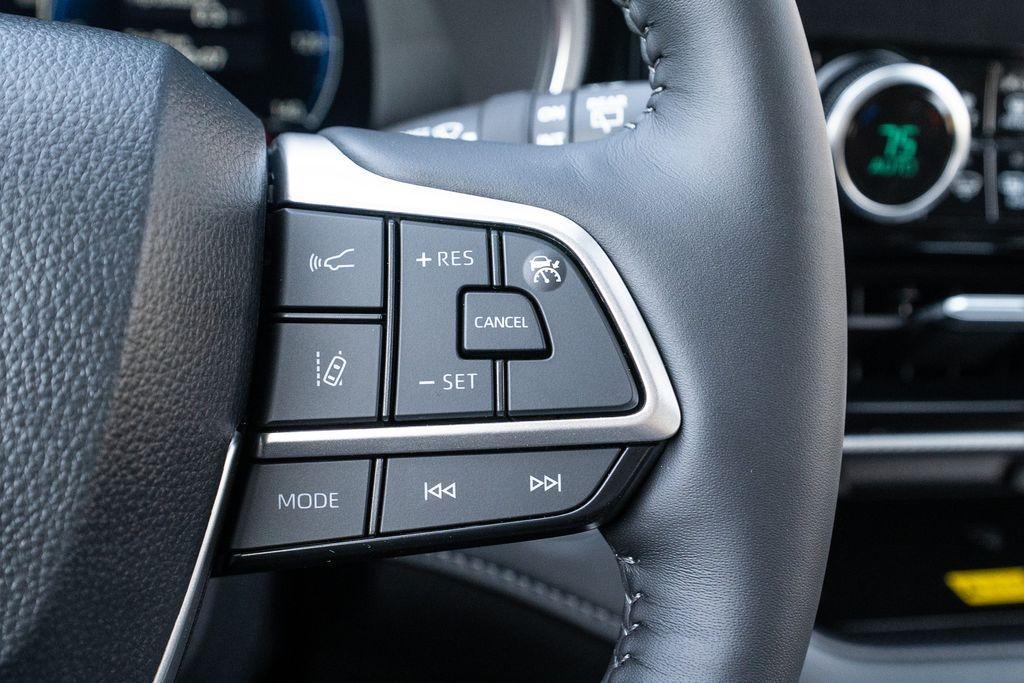 new 2025 Toyota Highlander car, priced at $54,977