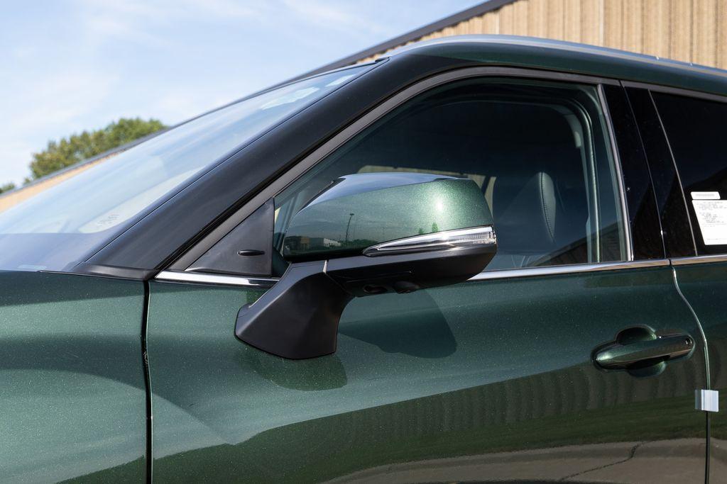 new 2025 Toyota Highlander car, priced at $54,977