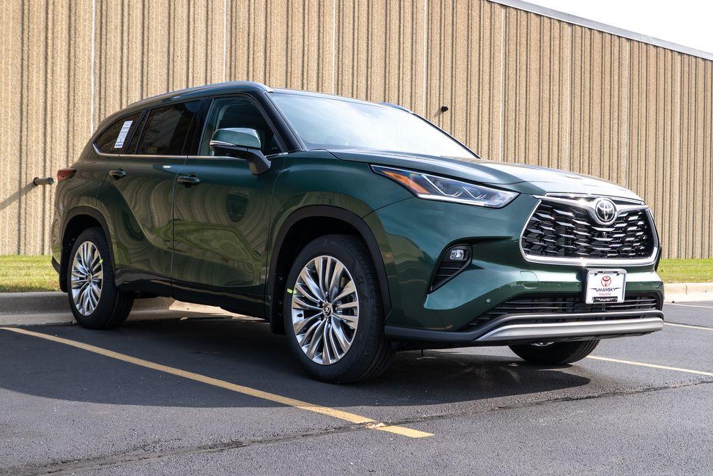 new 2025 Toyota Highlander car, priced at $54,977