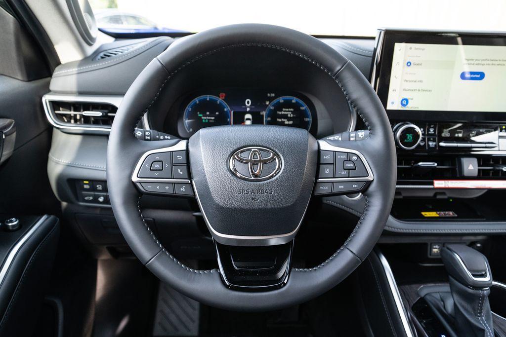 new 2025 Toyota Highlander car, priced at $54,977