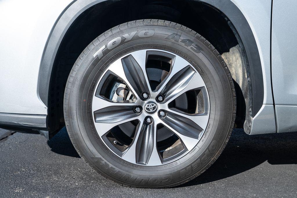 used 2023 Toyota Highlander car, priced at $35,130