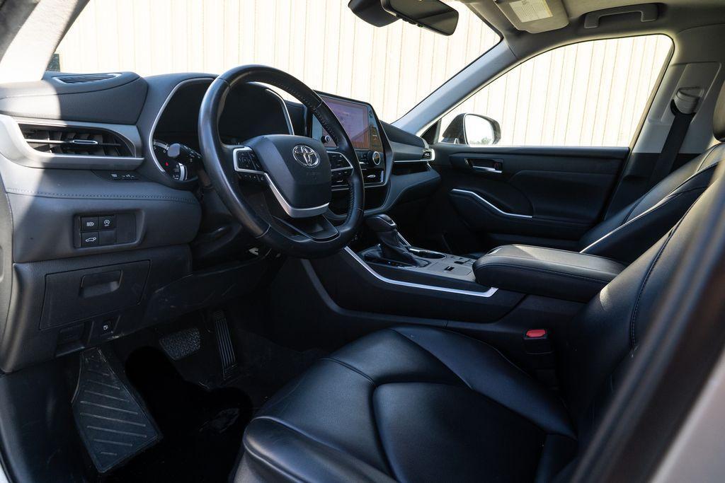 used 2023 Toyota Highlander car, priced at $35,130