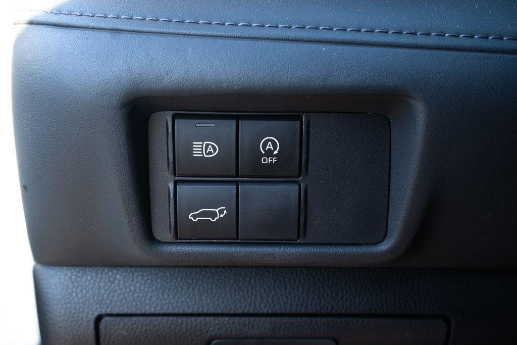 used 2023 Toyota Highlander car, priced at $35,130