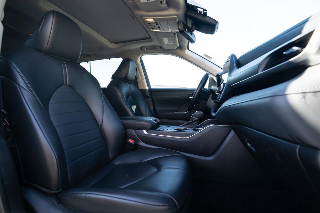 used 2023 Toyota Highlander car, priced at $35,130