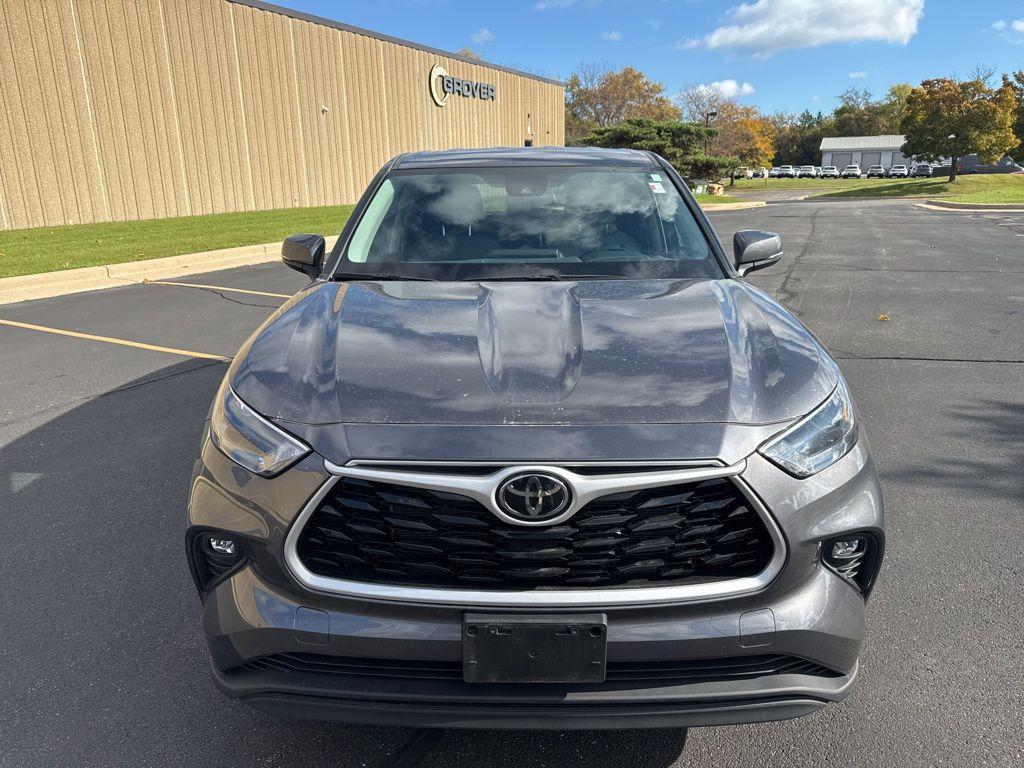 used 2022 Toyota Highlander car, priced at $33,318