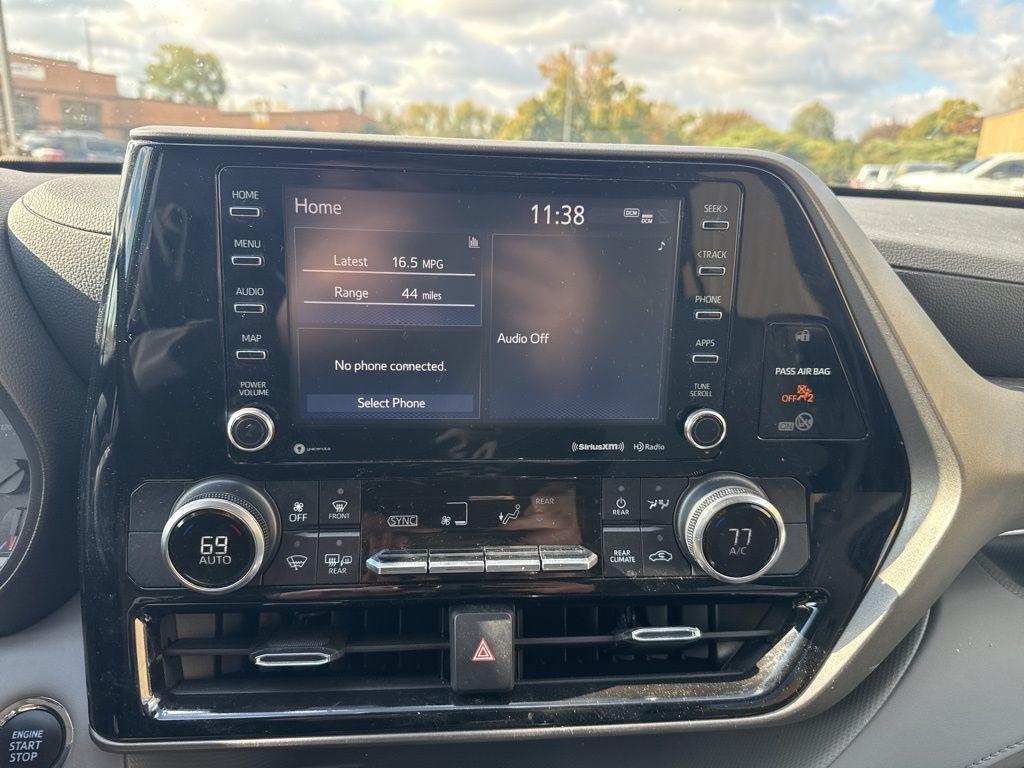 used 2022 Toyota Highlander car, priced at $33,318