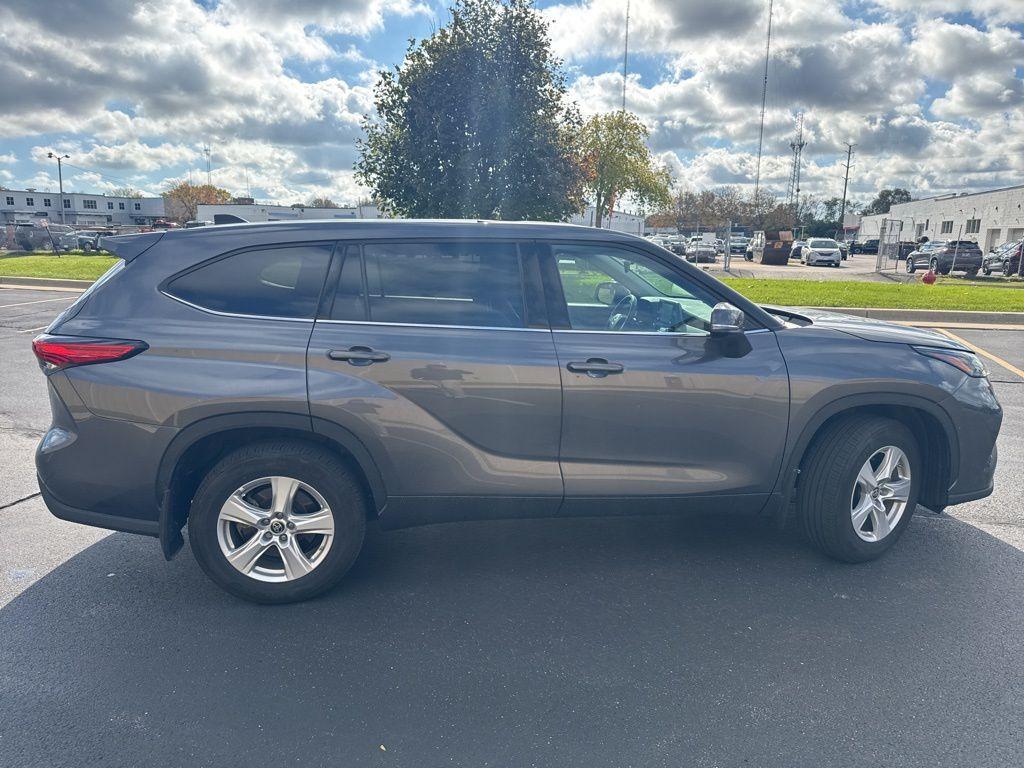 used 2022 Toyota Highlander car, priced at $33,318