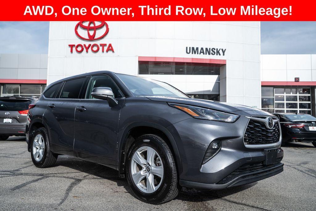 used 2022 Toyota Highlander car, priced at $33,318