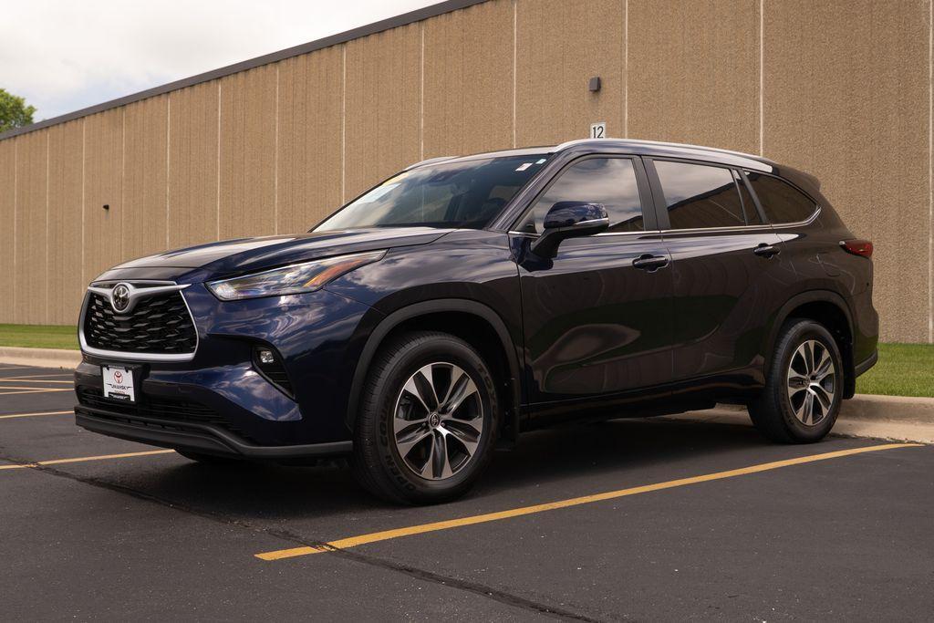 used 2023 Toyota Highlander car, priced at $39,700
