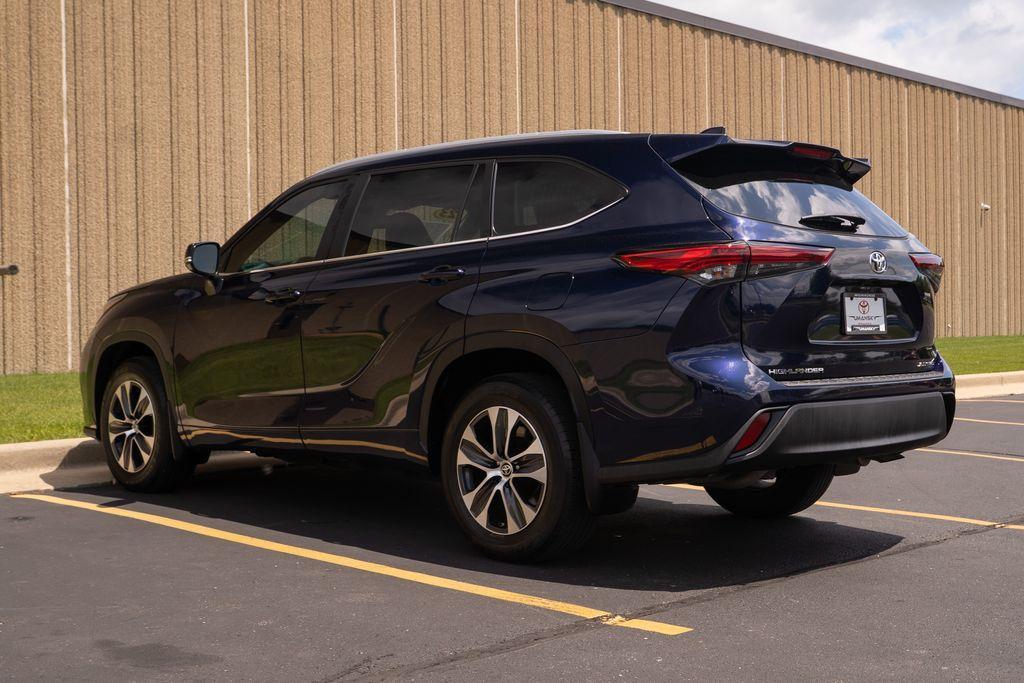 used 2023 Toyota Highlander car, priced at $39,700