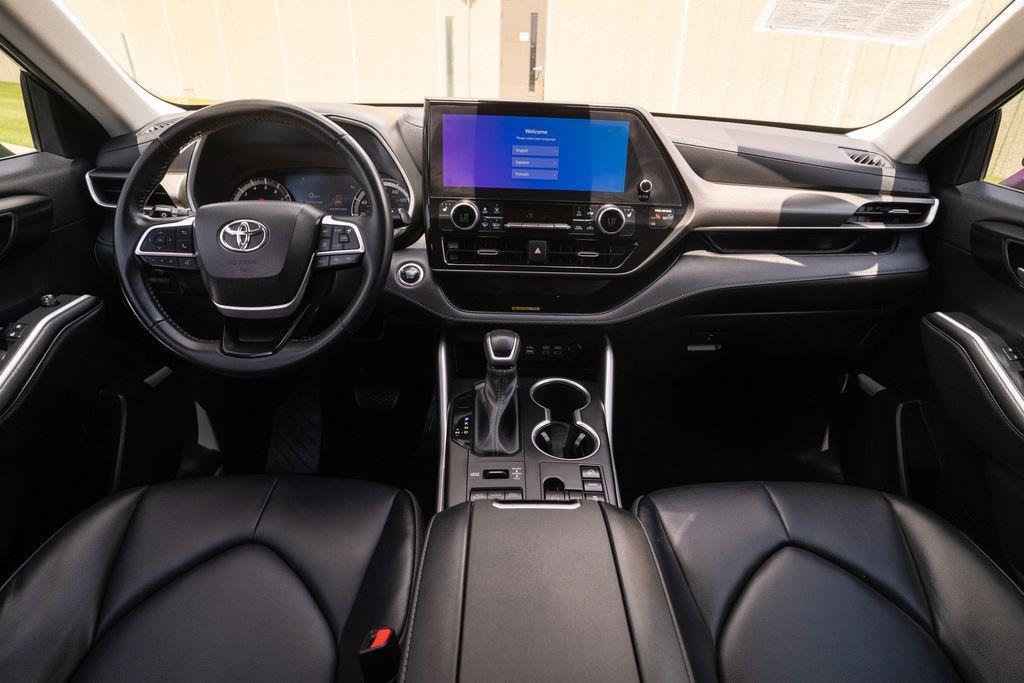 used 2023 Toyota Highlander car, priced at $39,700