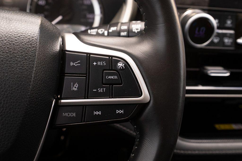 used 2023 Toyota Highlander car, priced at $39,700