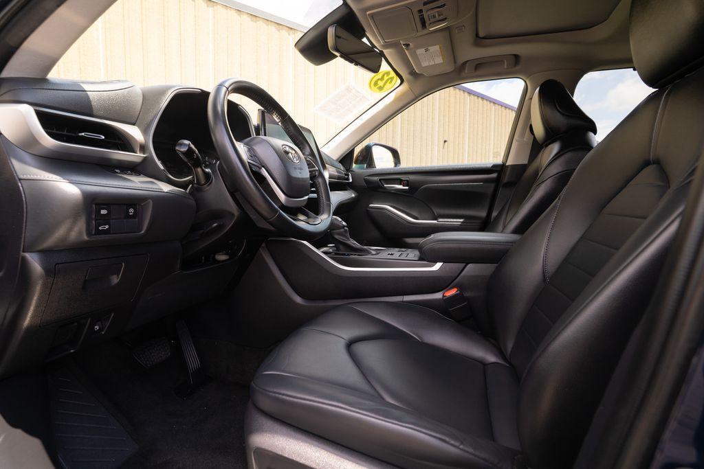 used 2023 Toyota Highlander car, priced at $39,700