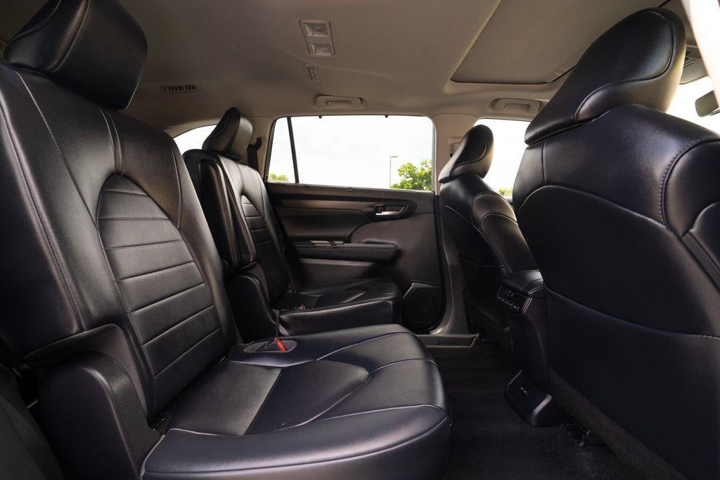 used 2023 Toyota Highlander car, priced at $39,700