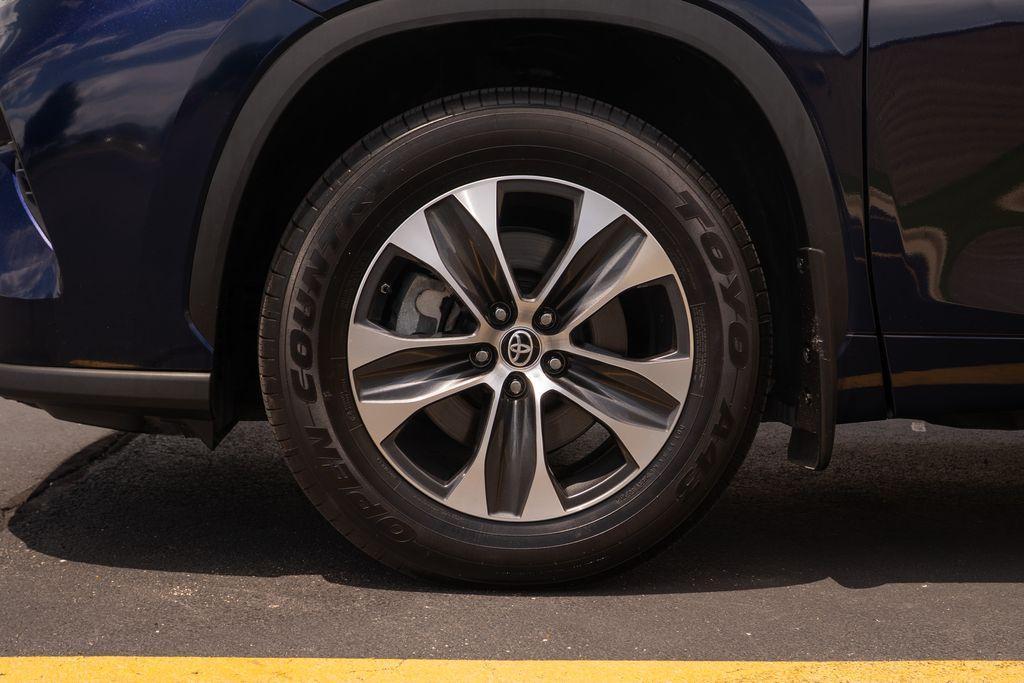 used 2023 Toyota Highlander car, priced at $39,700