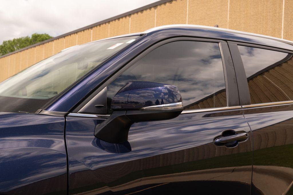 used 2023 Toyota Highlander car, priced at $39,700