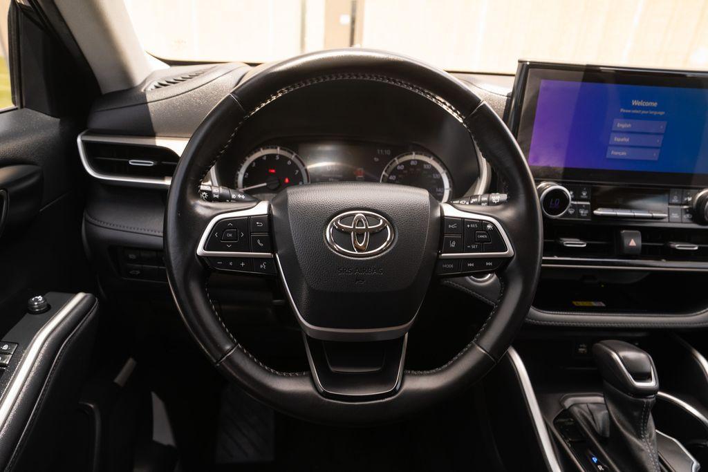 used 2023 Toyota Highlander car, priced at $39,700