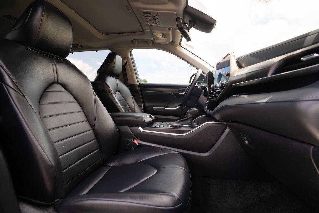 used 2023 Toyota Highlander car, priced at $39,700
