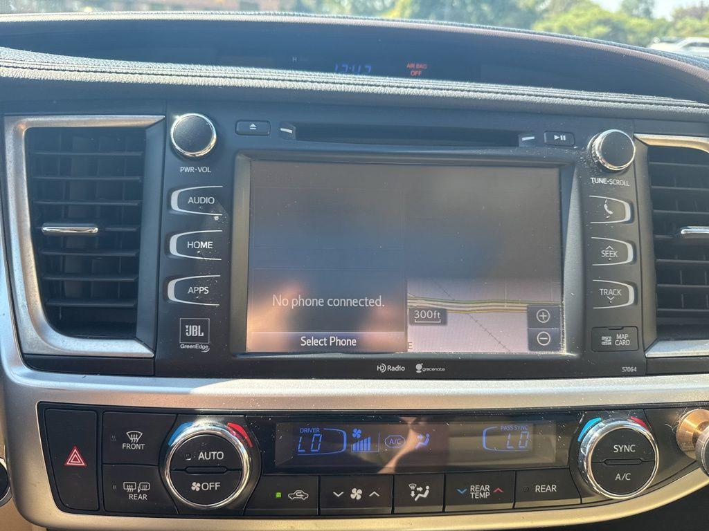 used 2015 Toyota Highlander car, priced at $22,566