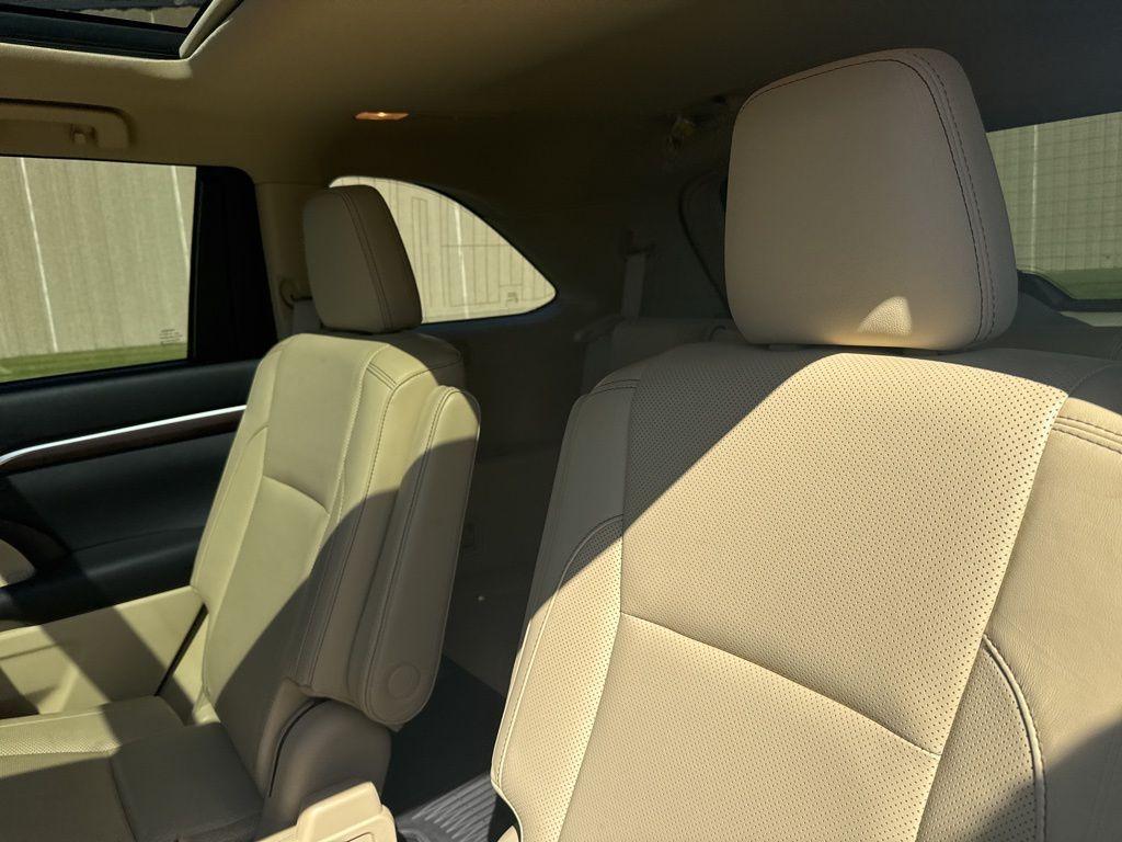 used 2015 Toyota Highlander car, priced at $22,566