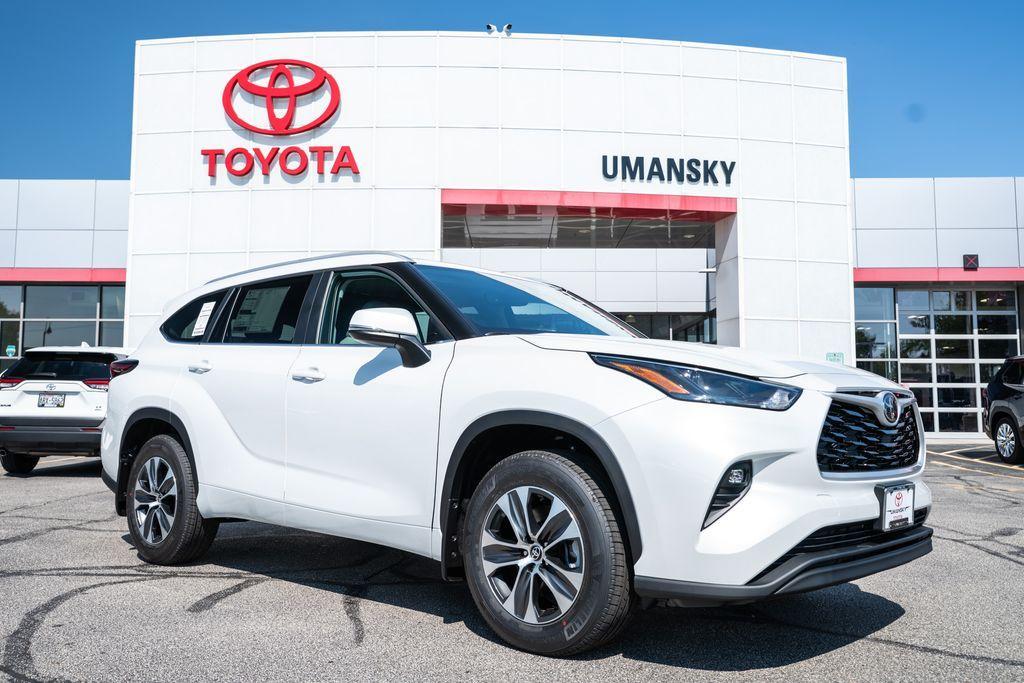 new 2025 Toyota Highlander car, priced at $48,777