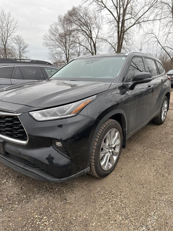 used 2020 Toyota Highlander car, priced at $34,294
