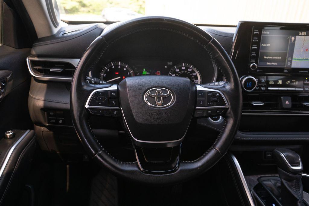 used 2020 Toyota Highlander car, priced at $33,516