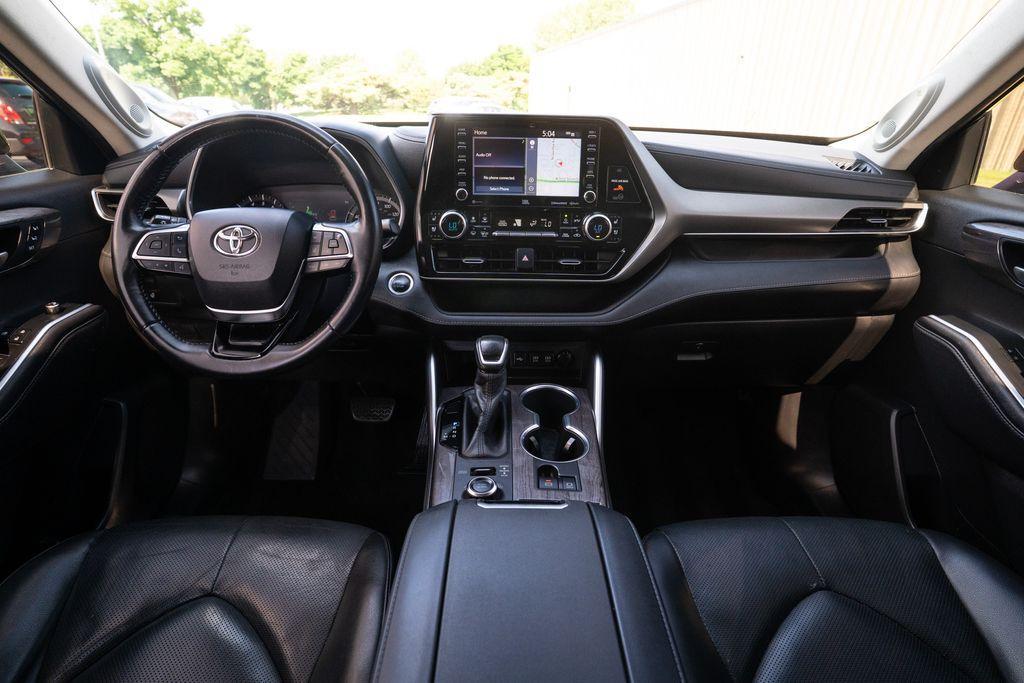 used 2020 Toyota Highlander car, priced at $33,516