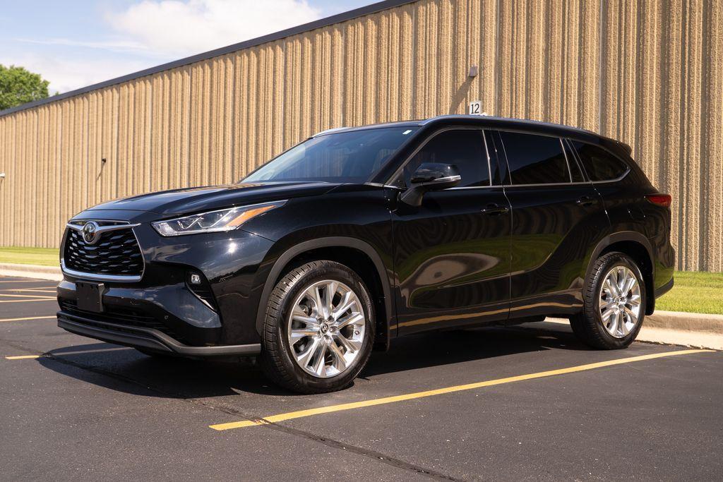 used 2020 Toyota Highlander car, priced at $33,516