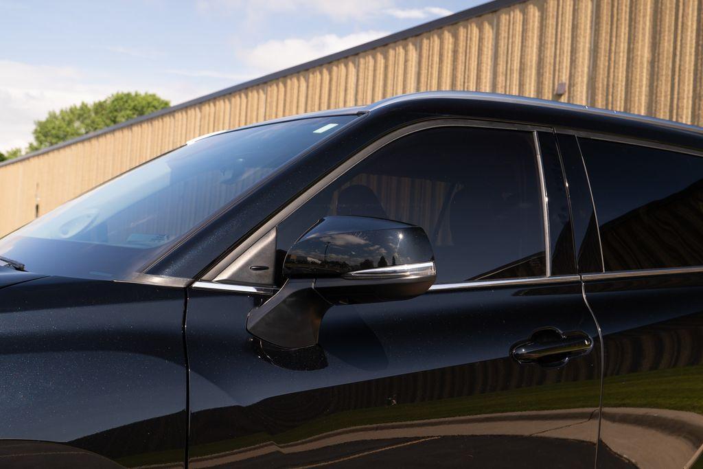 used 2020 Toyota Highlander car, priced at $33,516