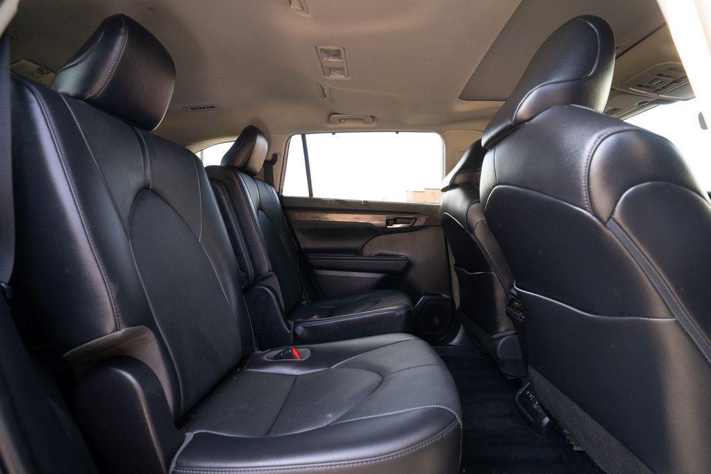 used 2020 Toyota Highlander car, priced at $33,516