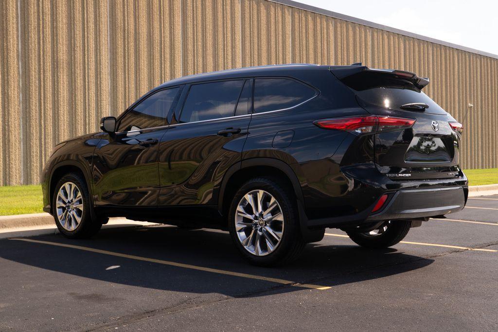 used 2020 Toyota Highlander car, priced at $33,516