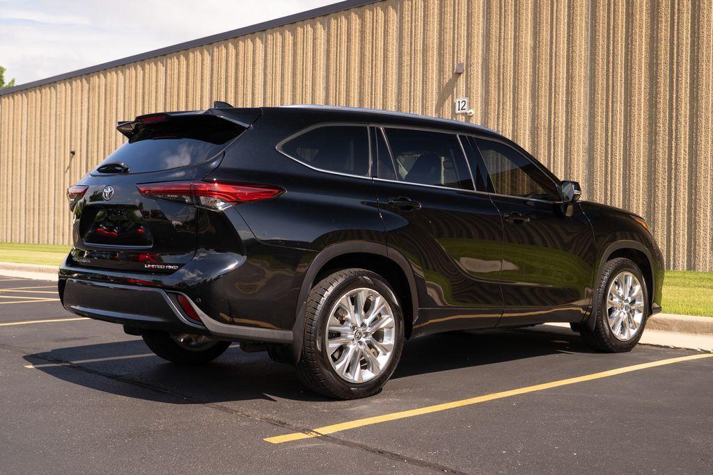 used 2020 Toyota Highlander car, priced at $33,516