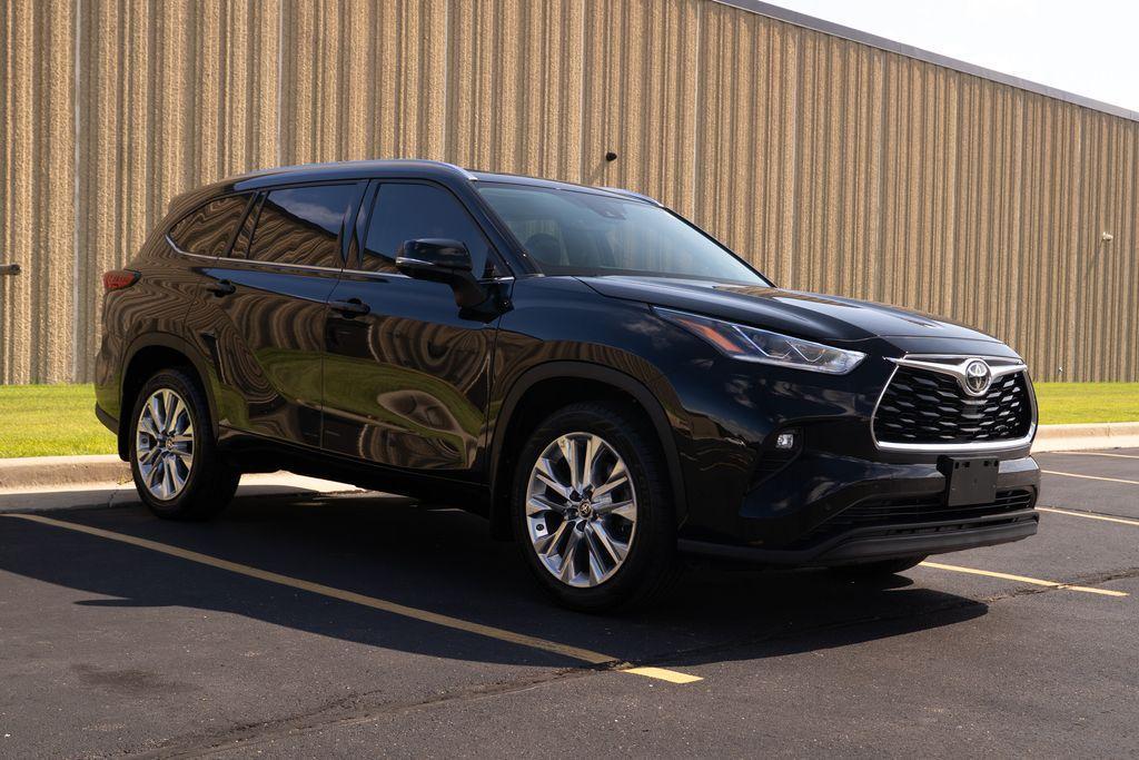 used 2020 Toyota Highlander car, priced at $33,516