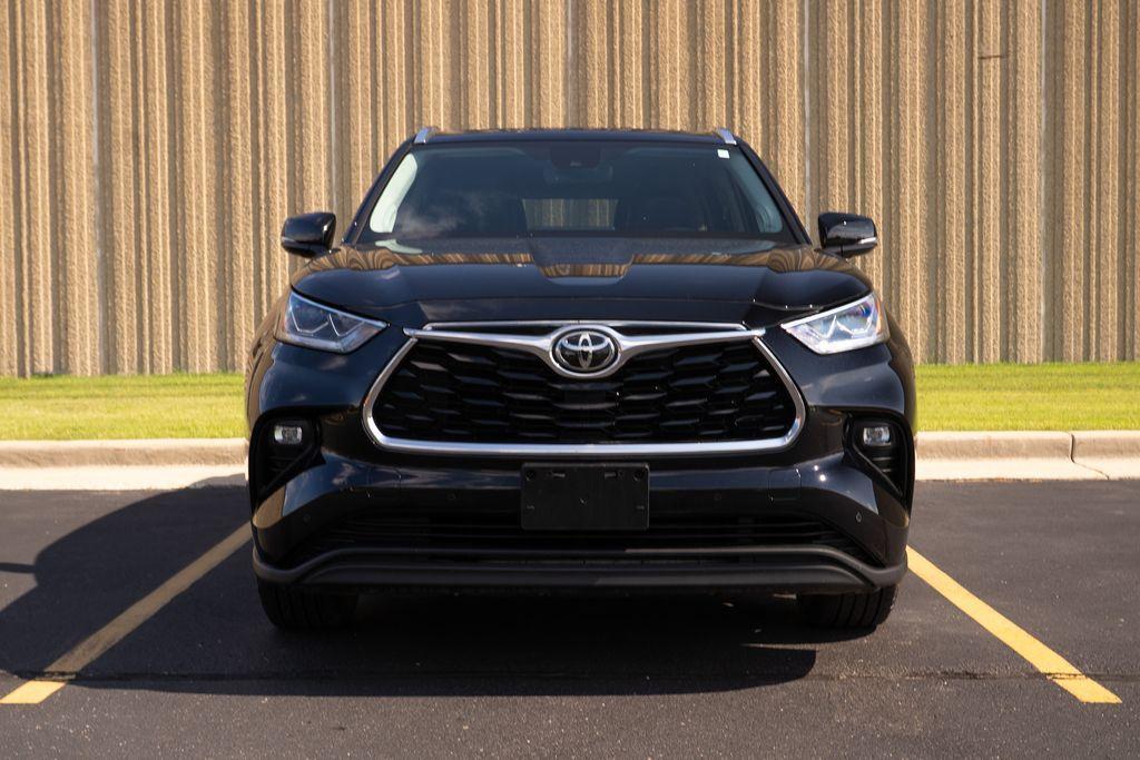 used 2020 Toyota Highlander car, priced at $33,516