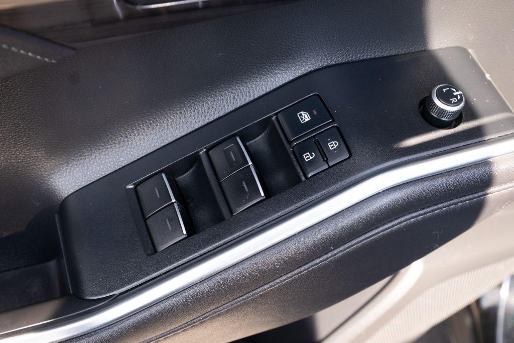 used 2020 Toyota Highlander car, priced at $33,516