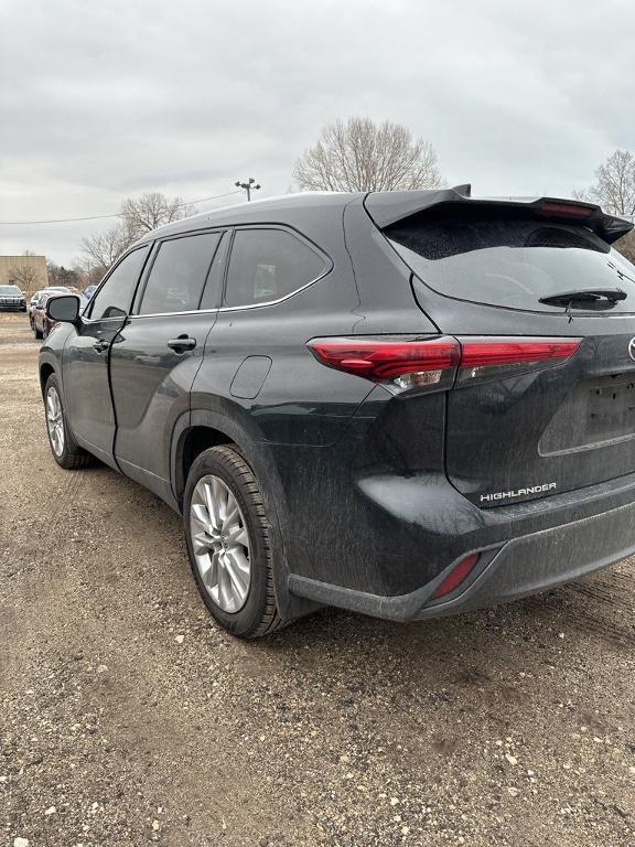 used 2020 Toyota Highlander car, priced at $33,777