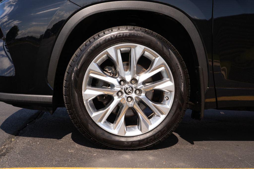 used 2020 Toyota Highlander car, priced at $33,516