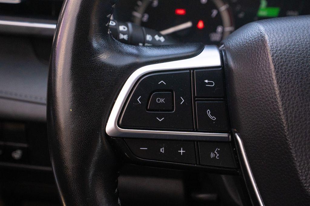 used 2020 Toyota Highlander car, priced at $33,516