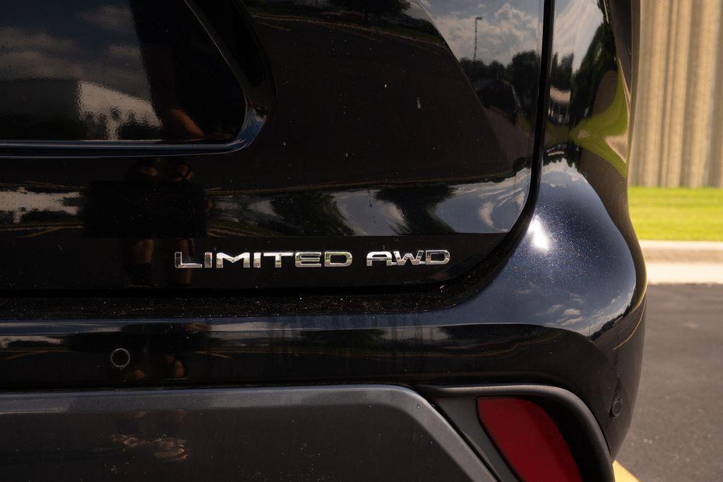 used 2020 Toyota Highlander car, priced at $33,516