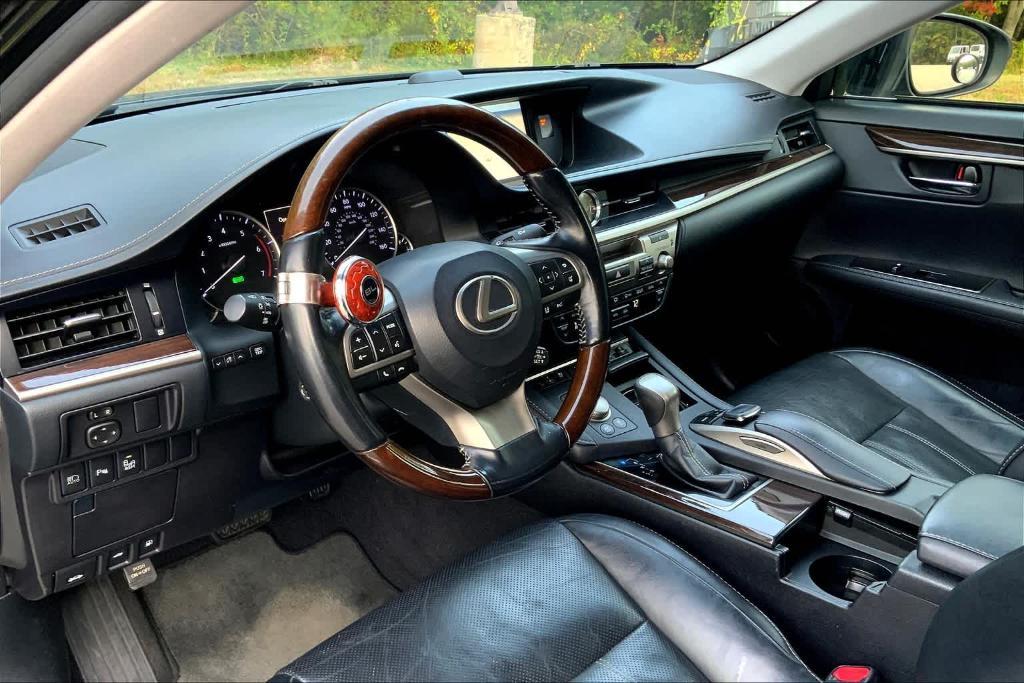 used 2017 Lexus ES 300h car, priced at $17,799