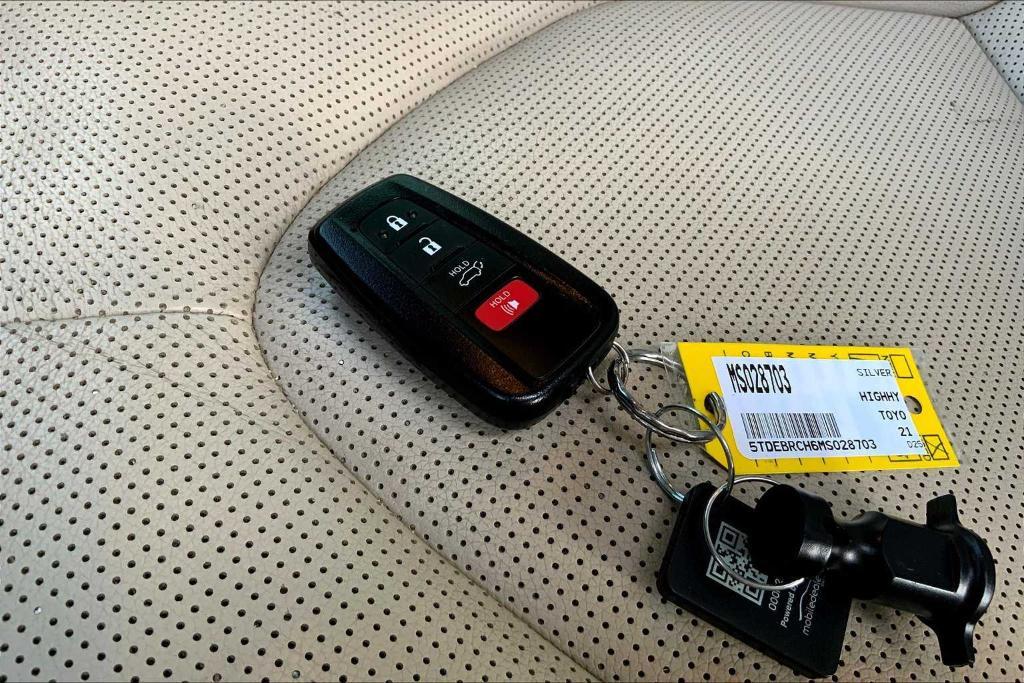 used 2021 Toyota Highlander Hybrid car, priced at $34,961